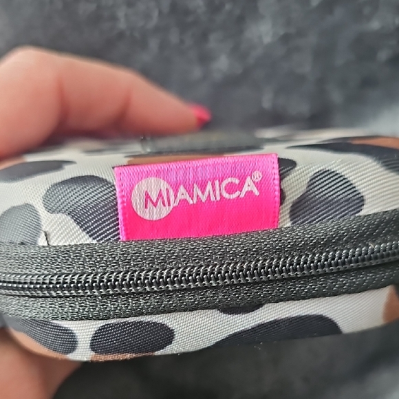 Tech Leopard Print Earbud Case with Gold Clip - Picture 3 of 4